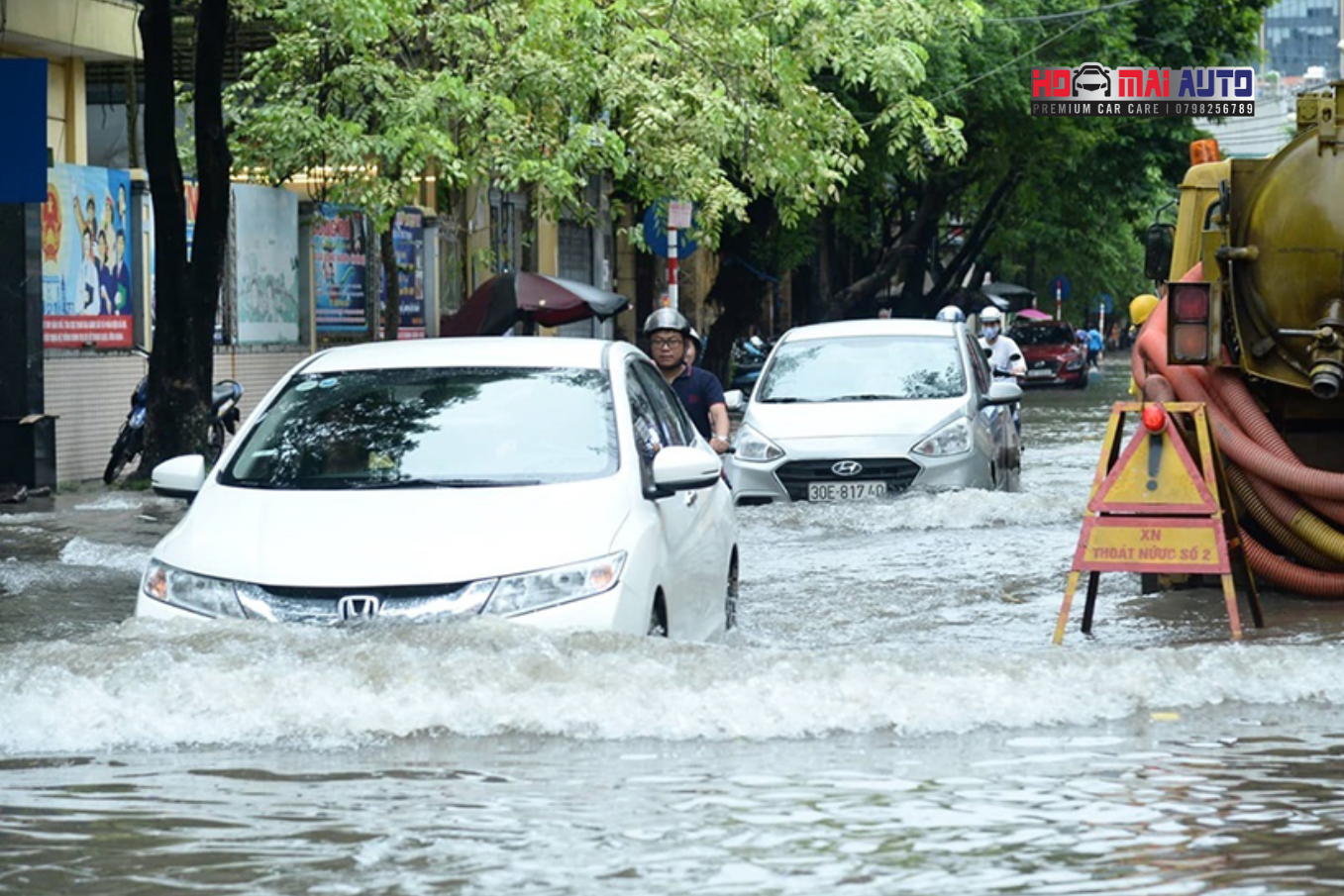 Hướng dẫn xử lý sự cố lái xe ô tô mùa mưa bão